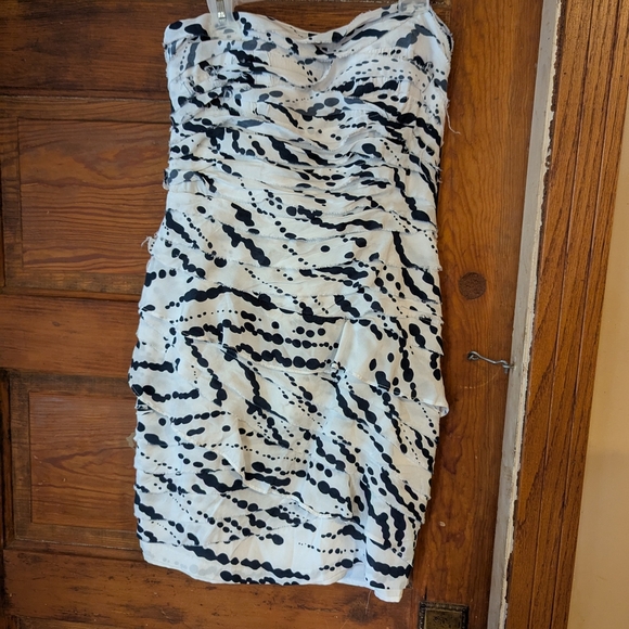 Black and White Strapless Ruched Bodycon Dress - Picture 1 of 9